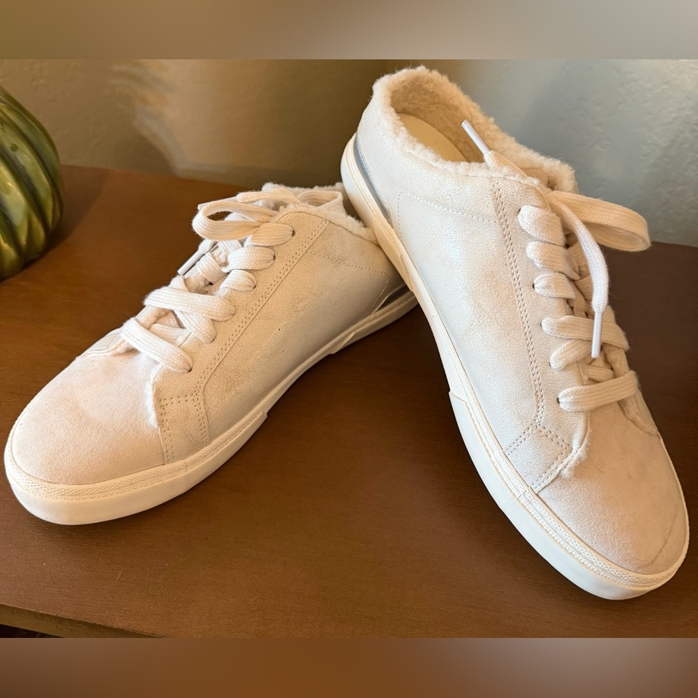 Universal Thread Women's Off-White Sneakers